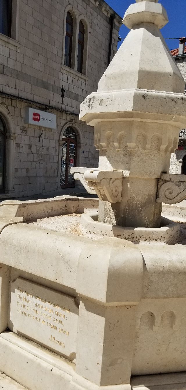 fontana-centar-grada.jpg