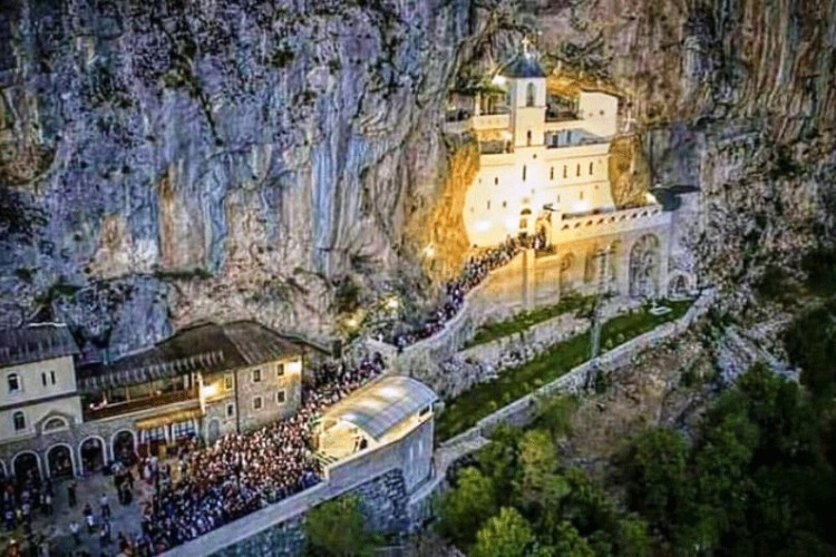 manastir-ostrog.jpg