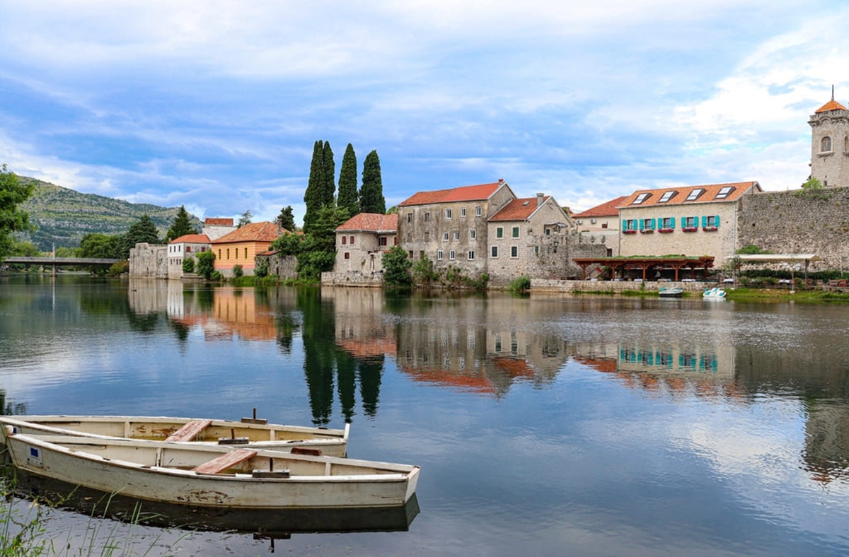 Trebisnjica panorama grad.jpg