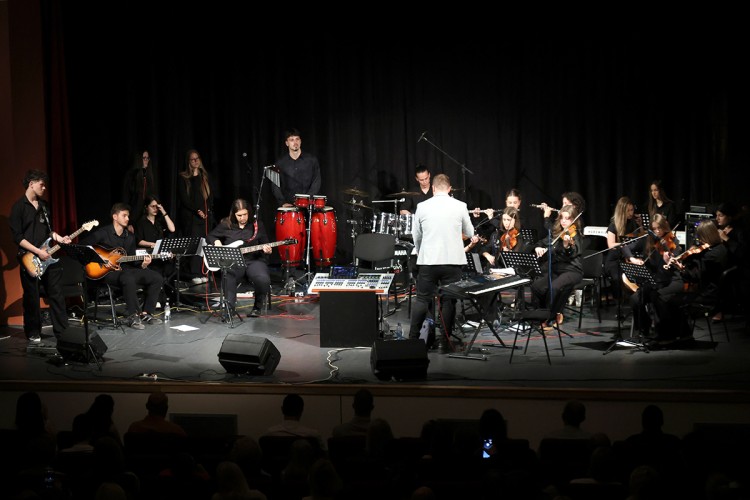 gimnazija-koncert (1).jpg