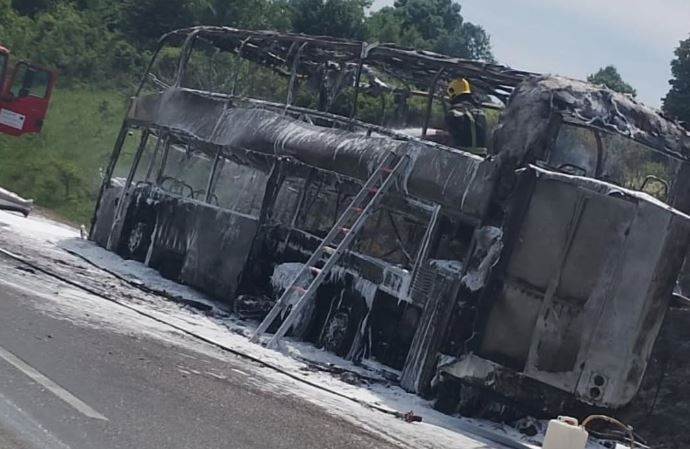 zapalio-se-bus-srbija.jpg