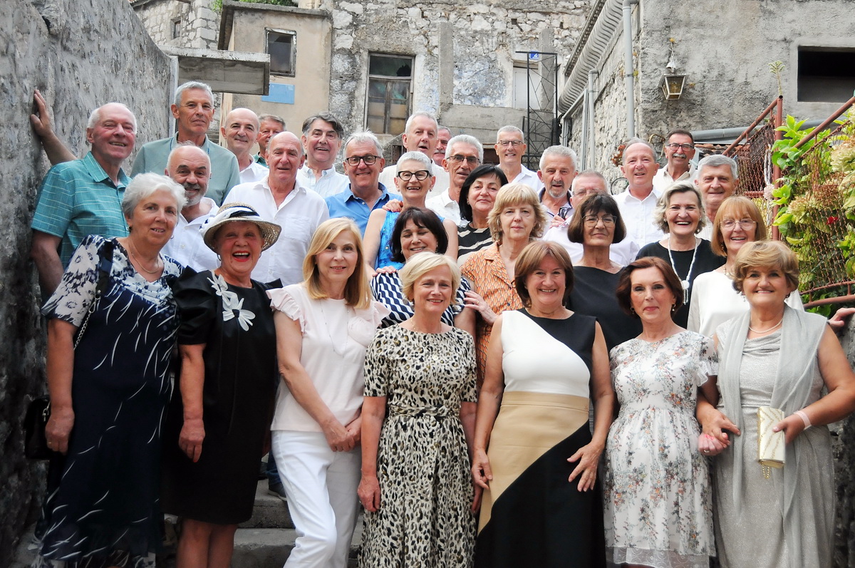 50-godina-mature-trebinje.jpg