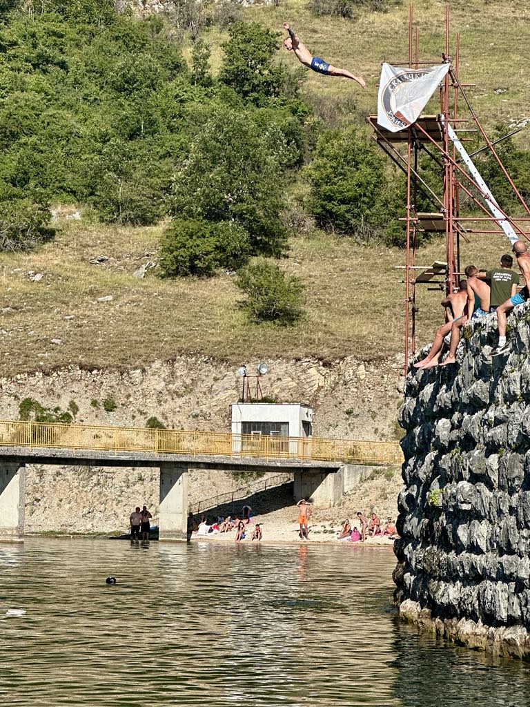 skokovi-sa-grane.jpg