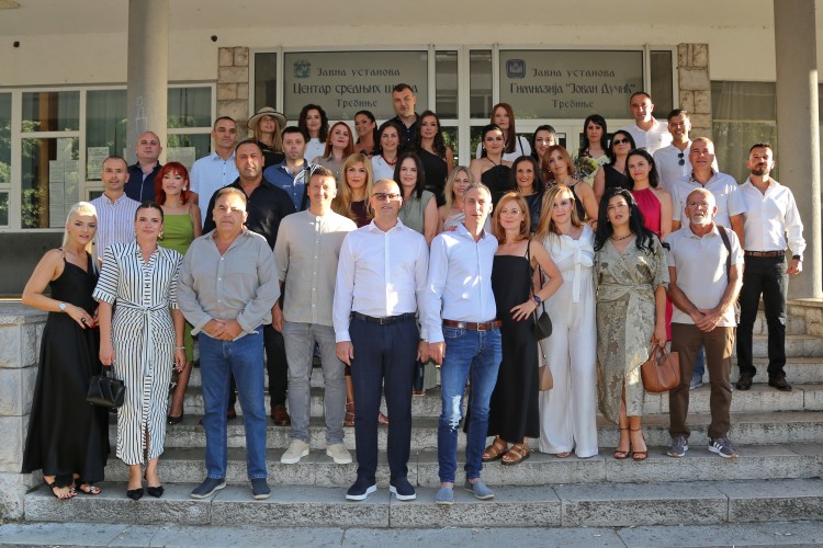 25-godina-mature-trebinje (1).jpg