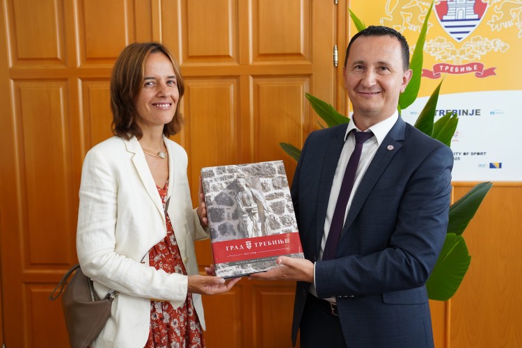ambasadorka- spanije (1).jpg