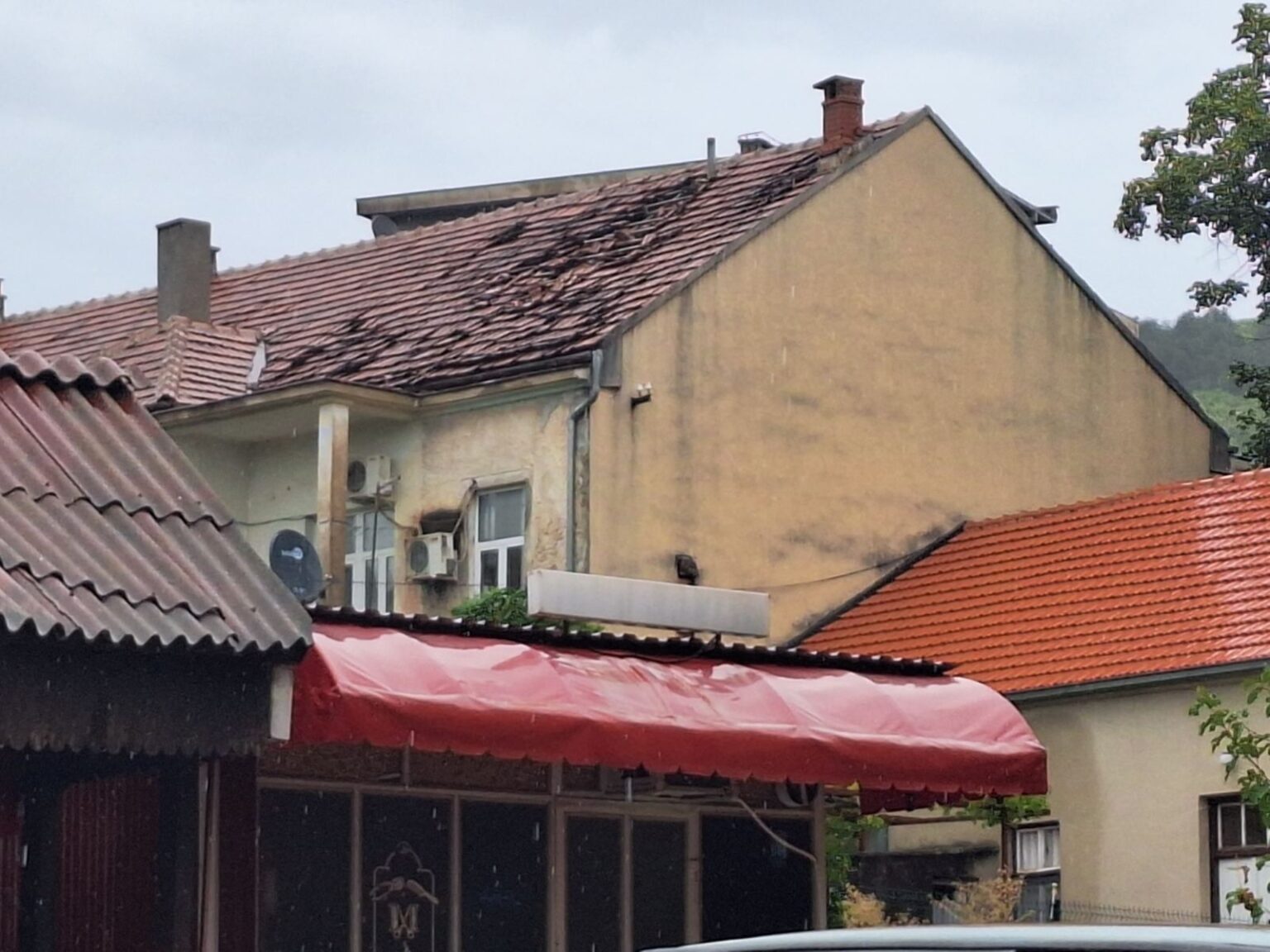 bileca-grom-udario-kucu.jpg