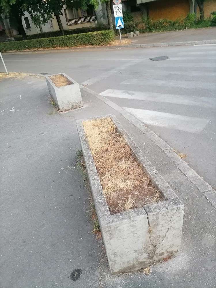 prazne-zandinjere3 (1).jpg