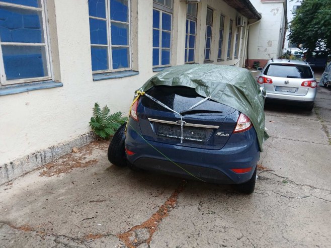 zapaljeno-auto1.jpg