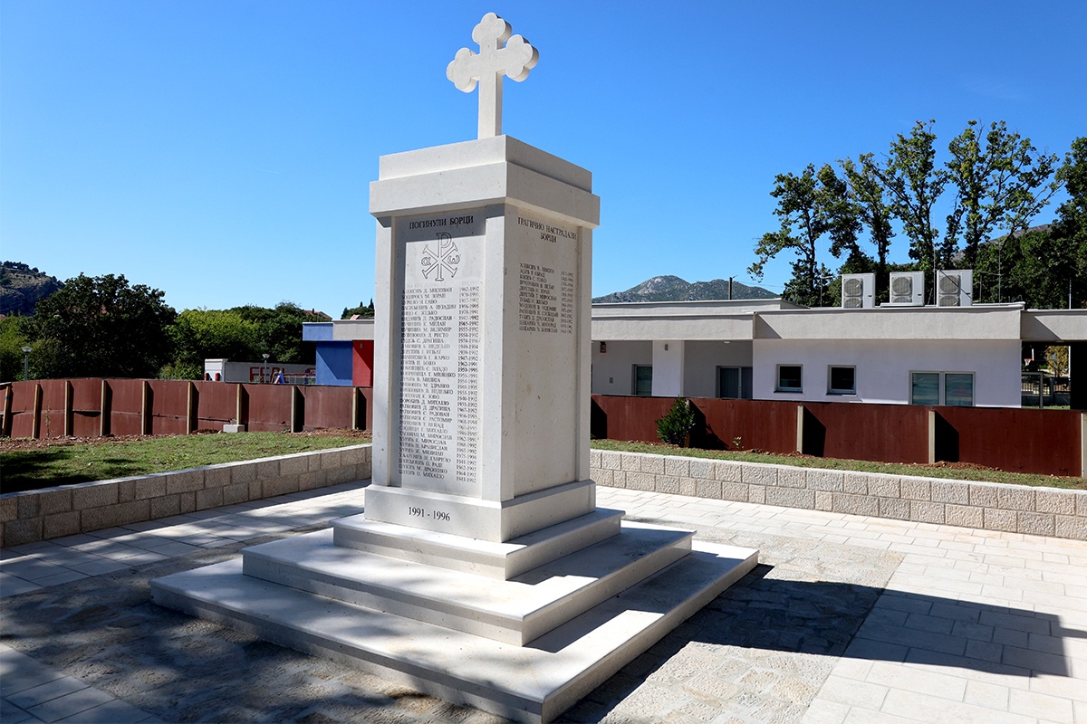 Spomenik u Gorici.jpg