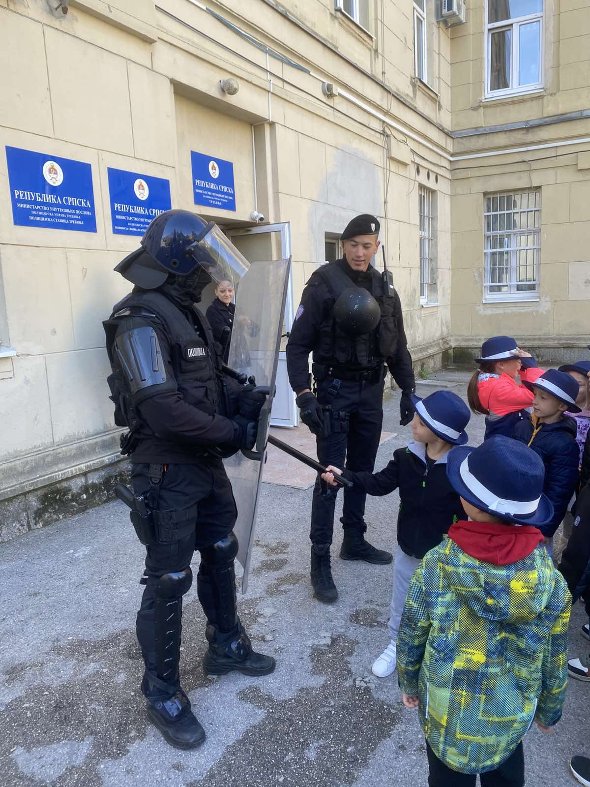 policija-djeca3.jpg