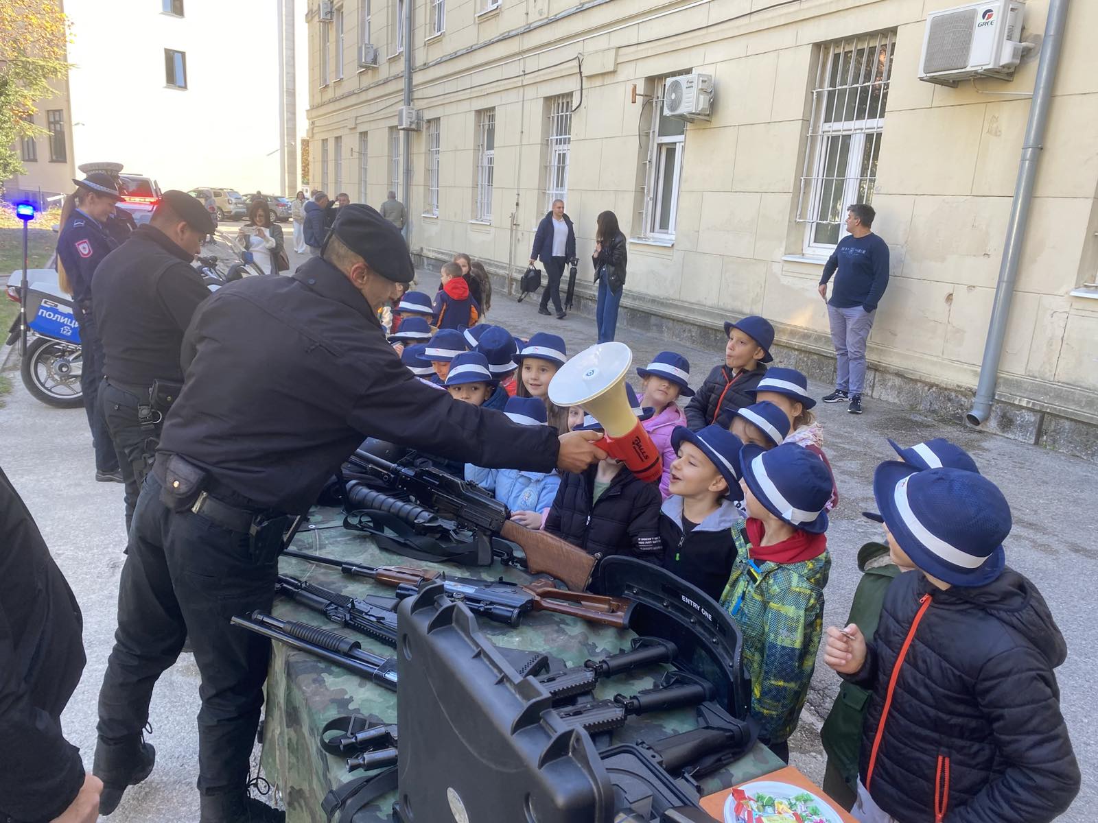 policija-djeca4.jpg