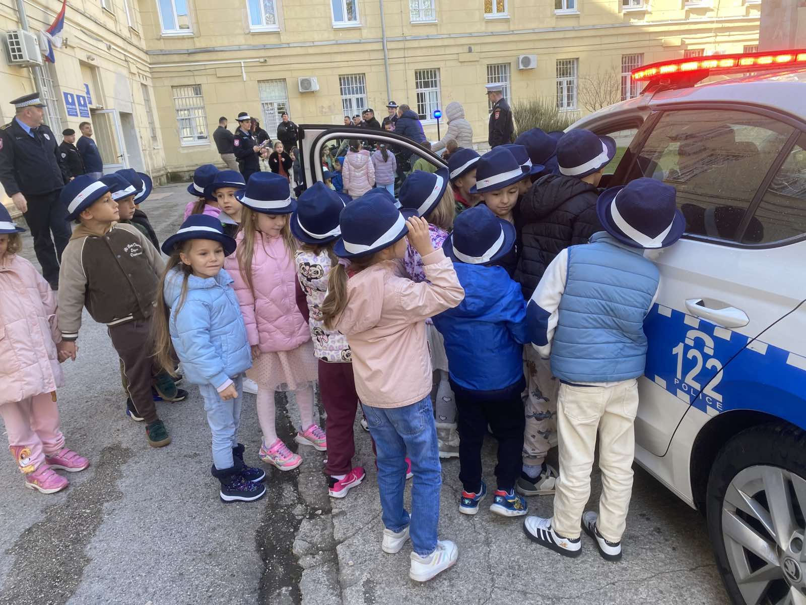 policija-djeca6.jpg