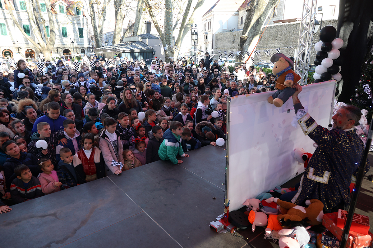 Paketici partizan 1.jpg