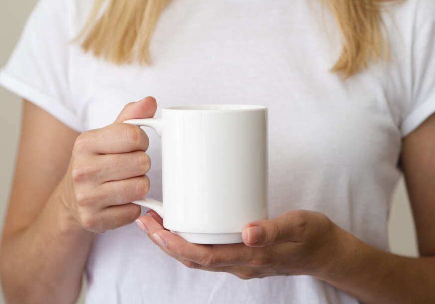 close-up-blonde-woman-with-mug-872x610.jpg