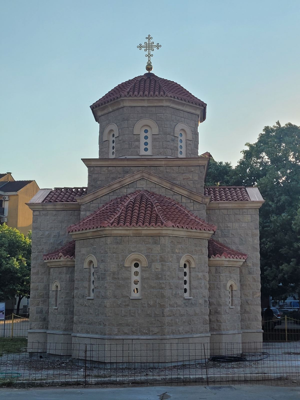 hram-tini.jpg