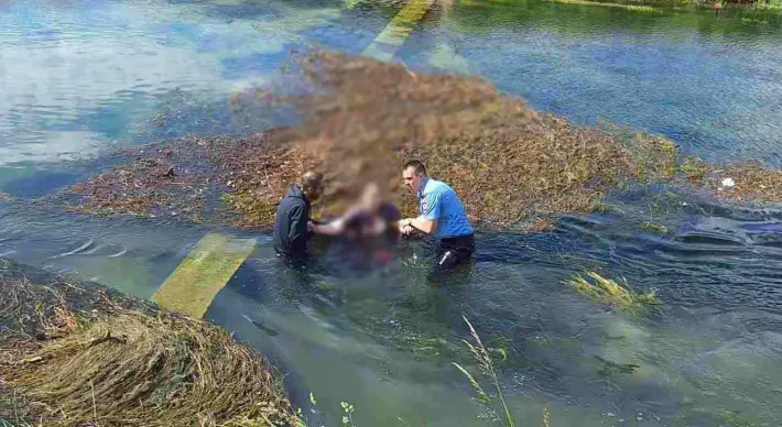 policijaci-spasili-zenu.jpg