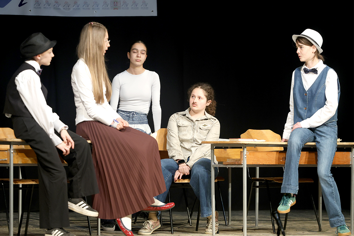 Skolska predstava 2.jpg