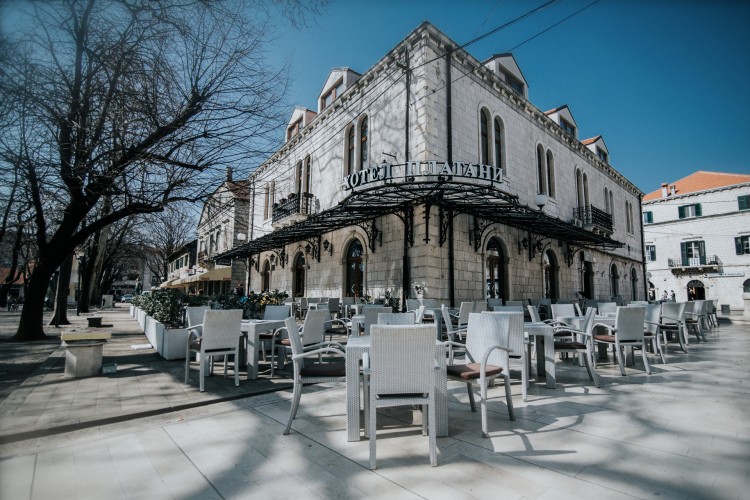 hotel-platani (1).jpg