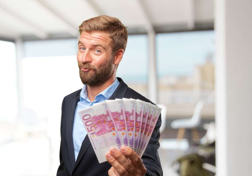 evri-novac-pare-biznis.jpg