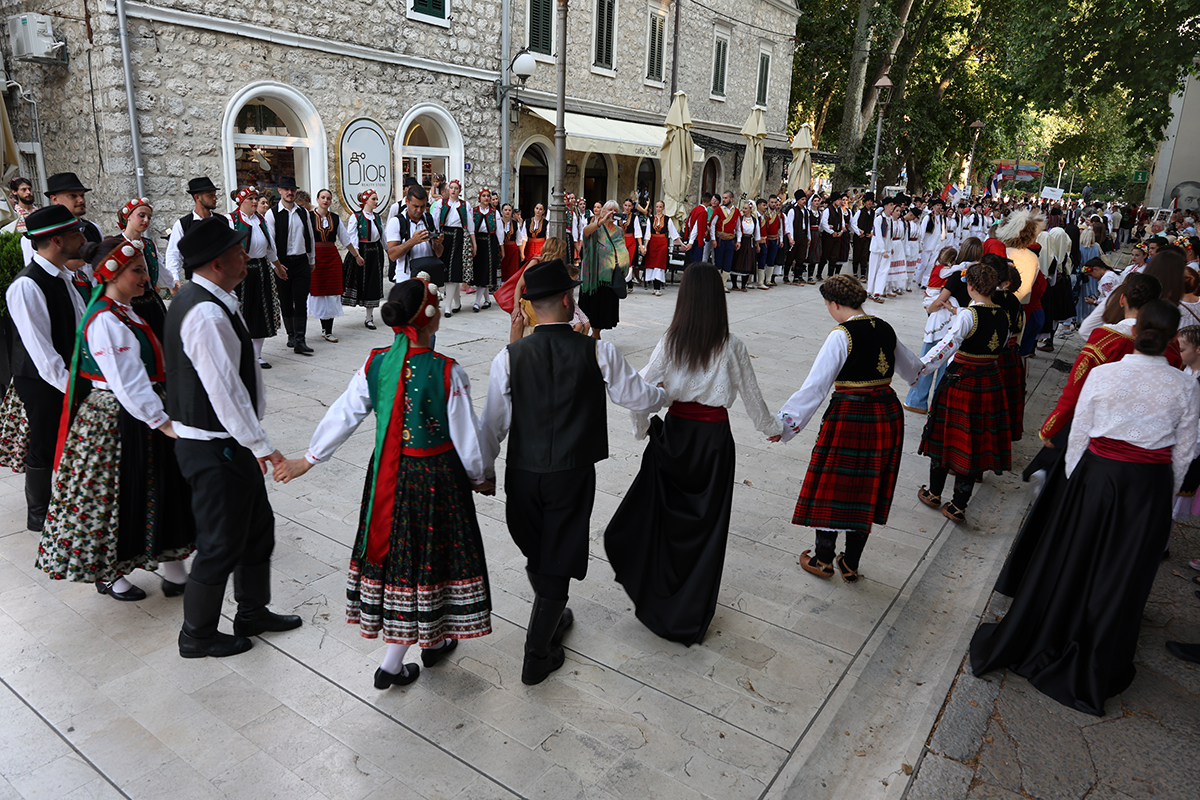 Folklor 1.jpg