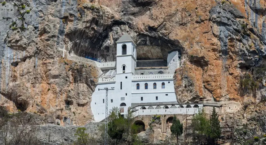 manastir-ostrog.jpg