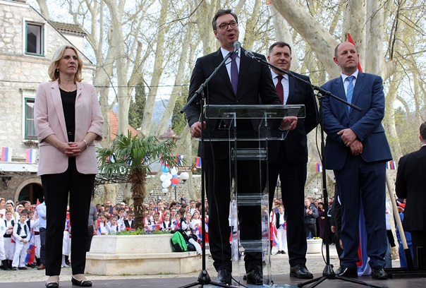 Luka-Petrovic-Aleksandar-Vucic.jpg