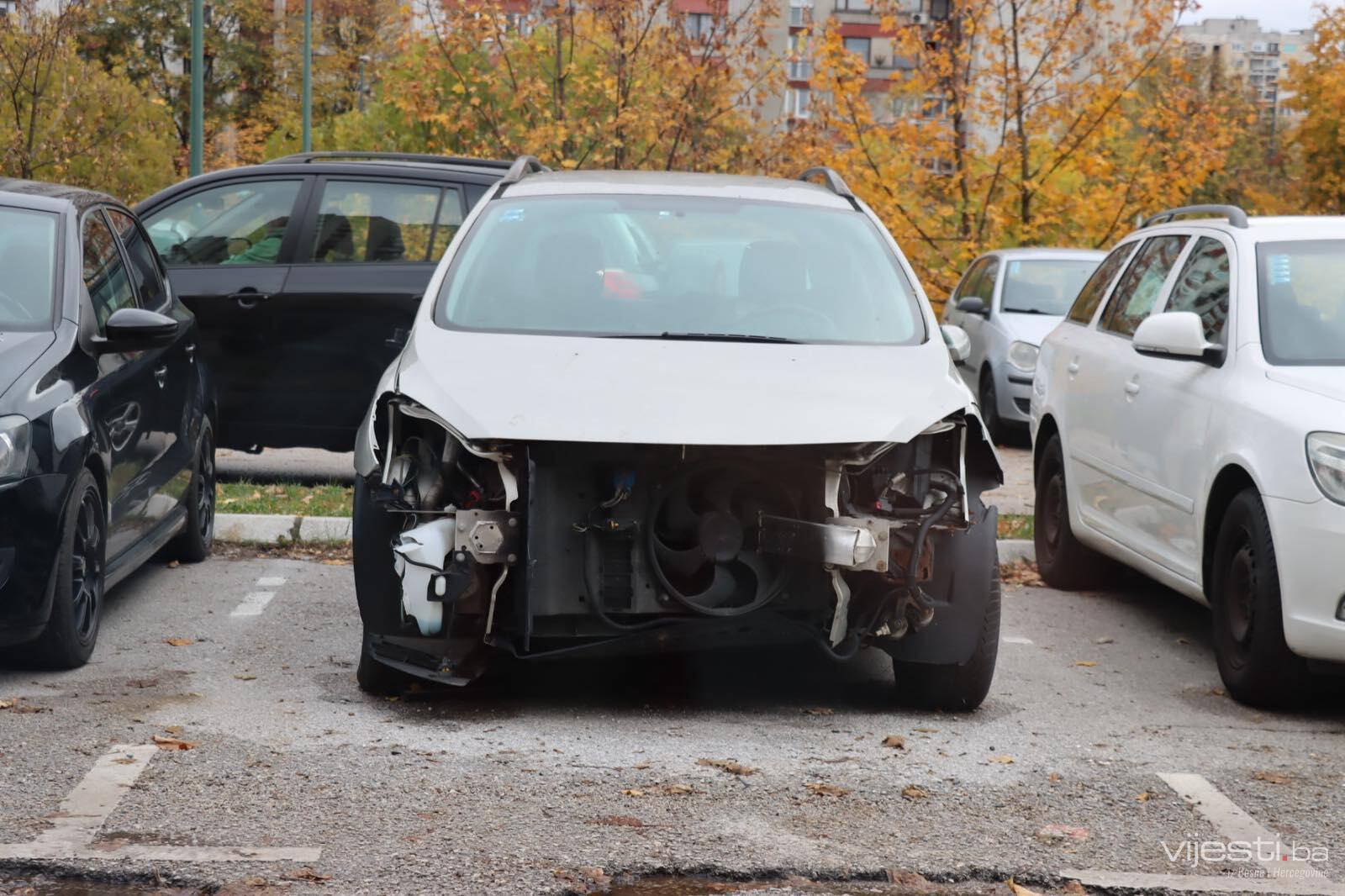 Napusteno havarisano auto.jpg