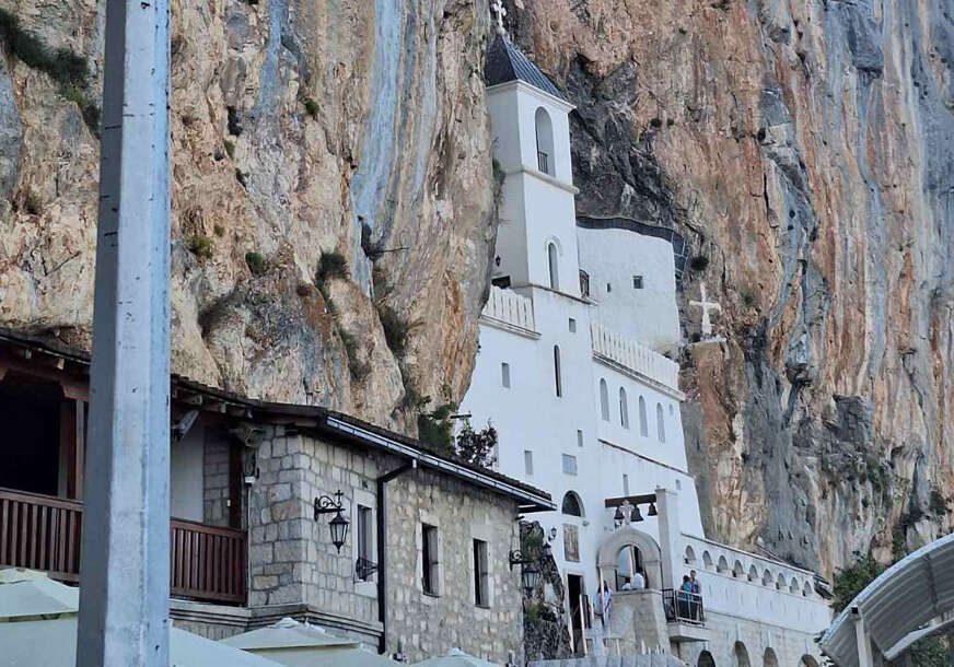 Manastir-Ostrog-3-872x610.jpg