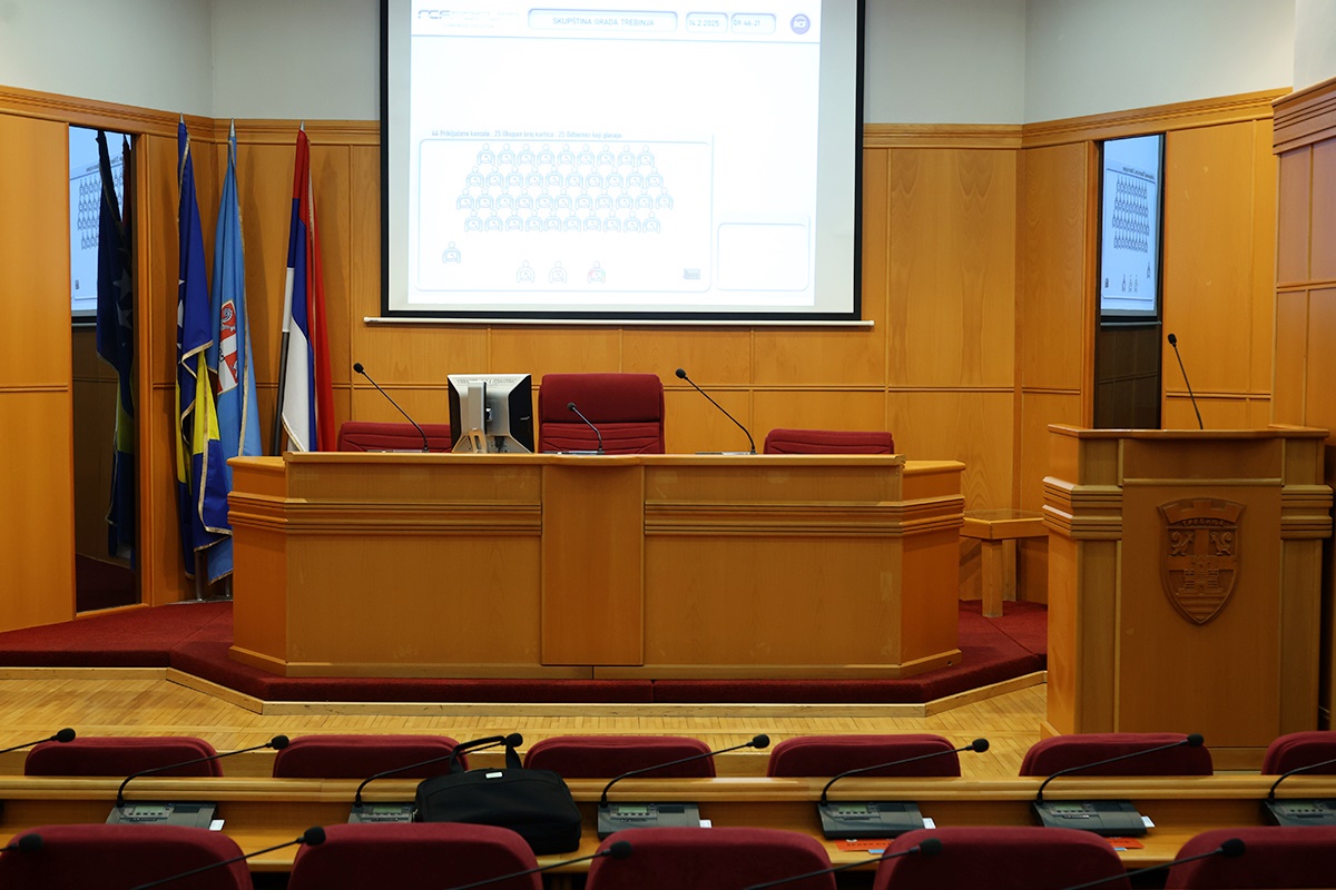 Skupstina 1- prazna-sala.jpg