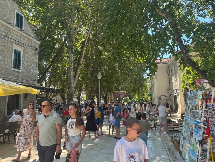trebinje-turisti-avgust (1).jpg